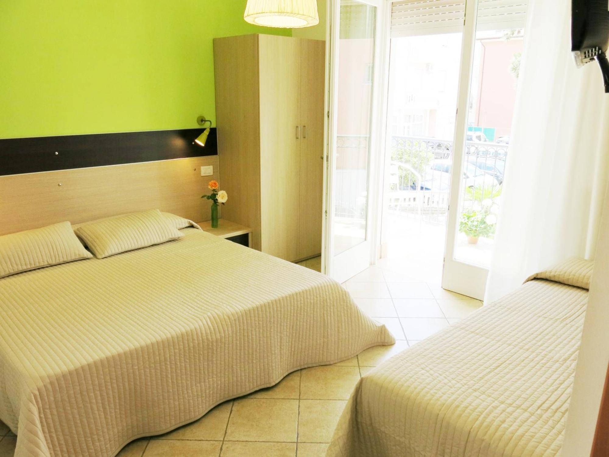 Residence Amarein Каорле Екстериор снимка
